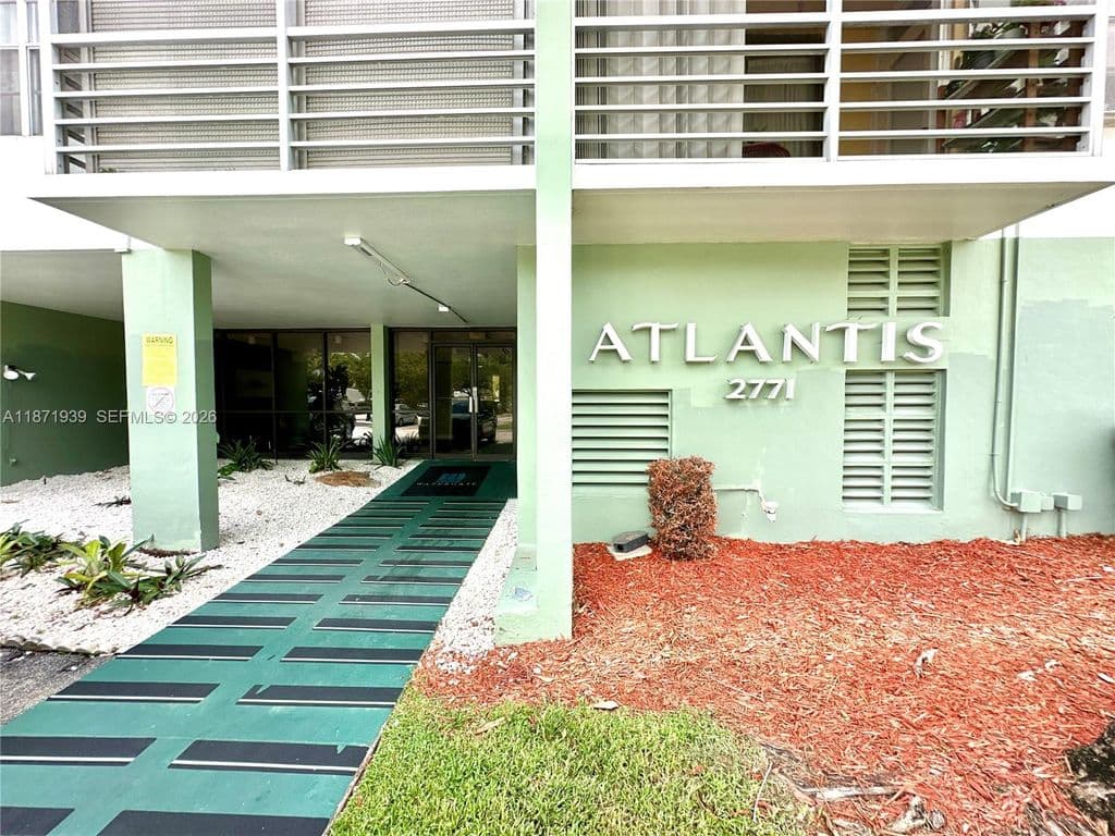 1+1 Condo — 2771 Taft St APT 302