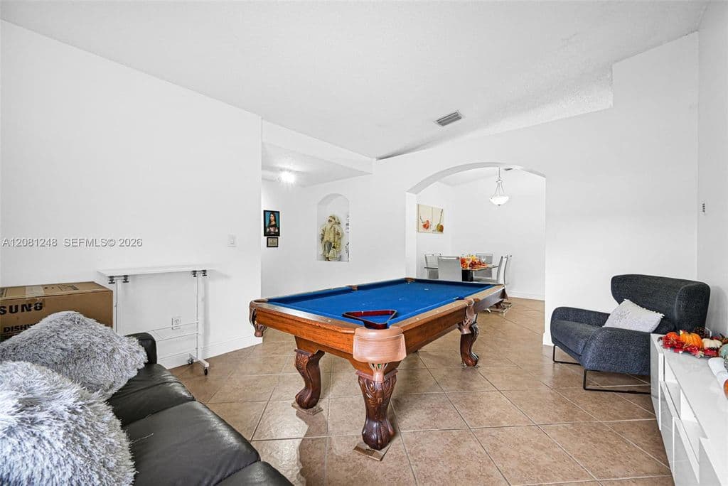 4-bedroom Single-Family Home — 17384 SW 138th Ct