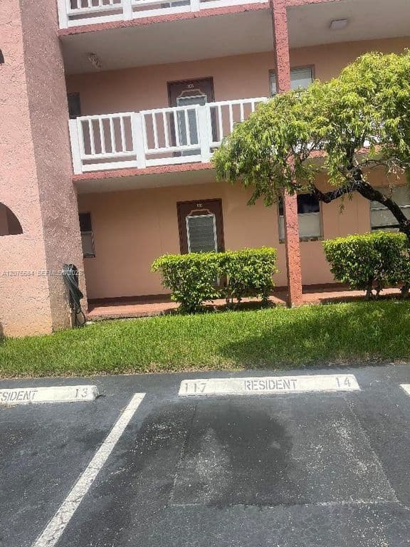 1-bedroom Condo — 9400 Sunrise Lakes Blvd APT 105