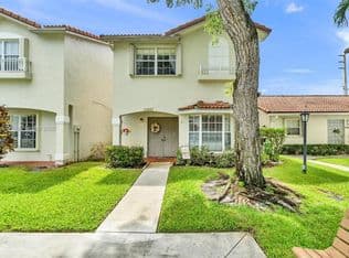 2-bedroom Single-Family Home — 10857 NW 8th St, Pembroke Pines, 33026