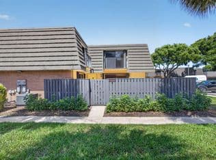 2+1 Townhouse — 3501 35th Way, West Palm Beach, 33407