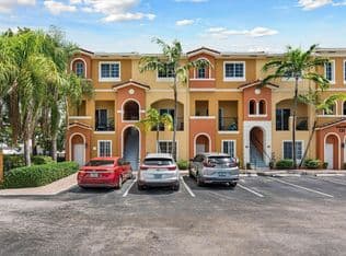 2-bedroom Townhouse — 131 NW 2nd Avenue #3, Hallandale Beach, 33009
