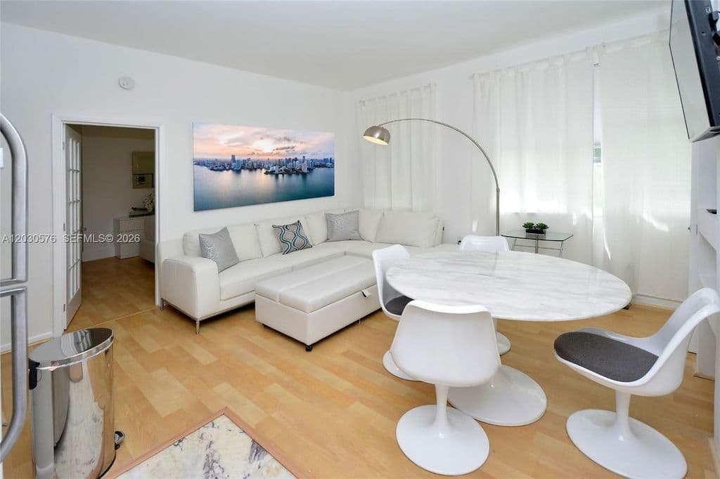 2+1 Condo — 1342 Drexel Ave APT 105