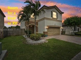 4-bedroom Single-Family Home — 11833 SW 240th Ter, Homestead, 33032