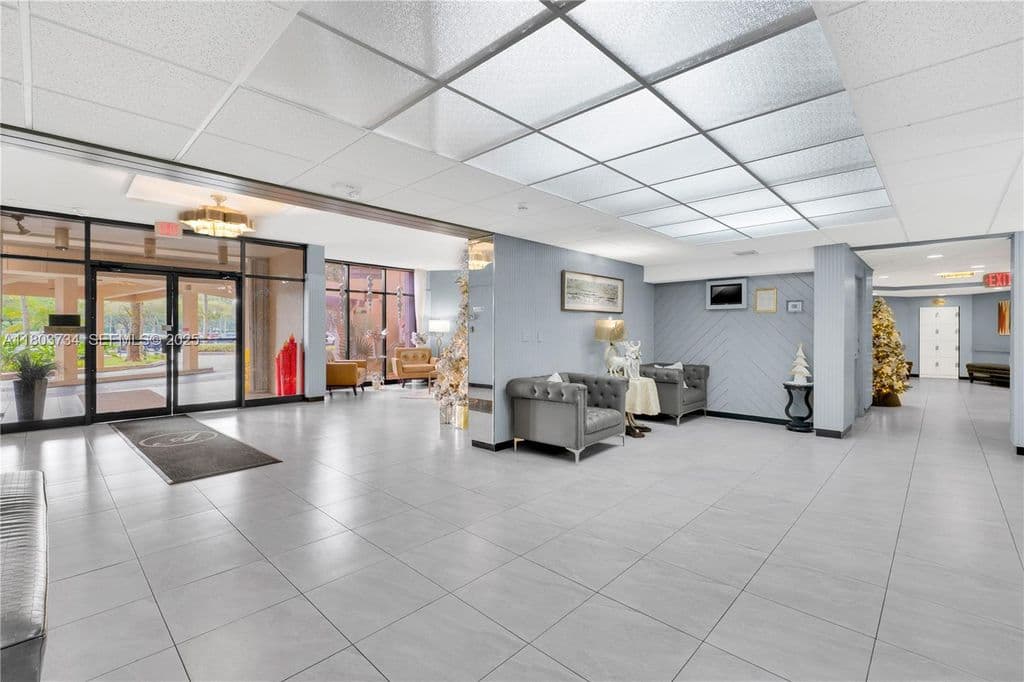 2-bedroom Condo — 1400 Saint Charles Pl APT L4