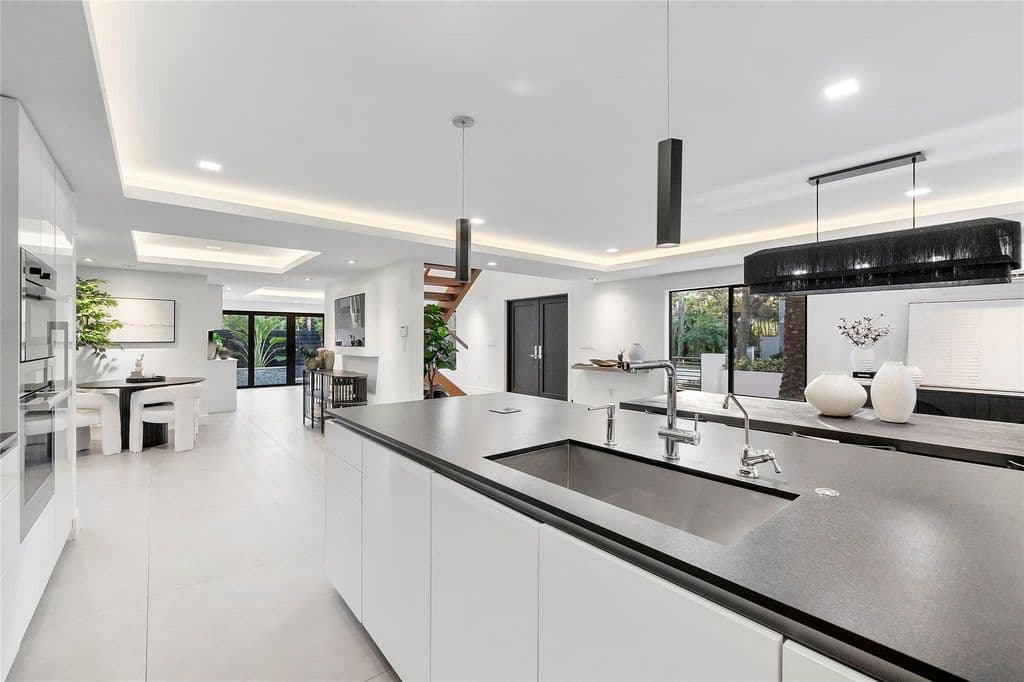 5-bedroom Single-Family Home — 500 NE 14th Avenue