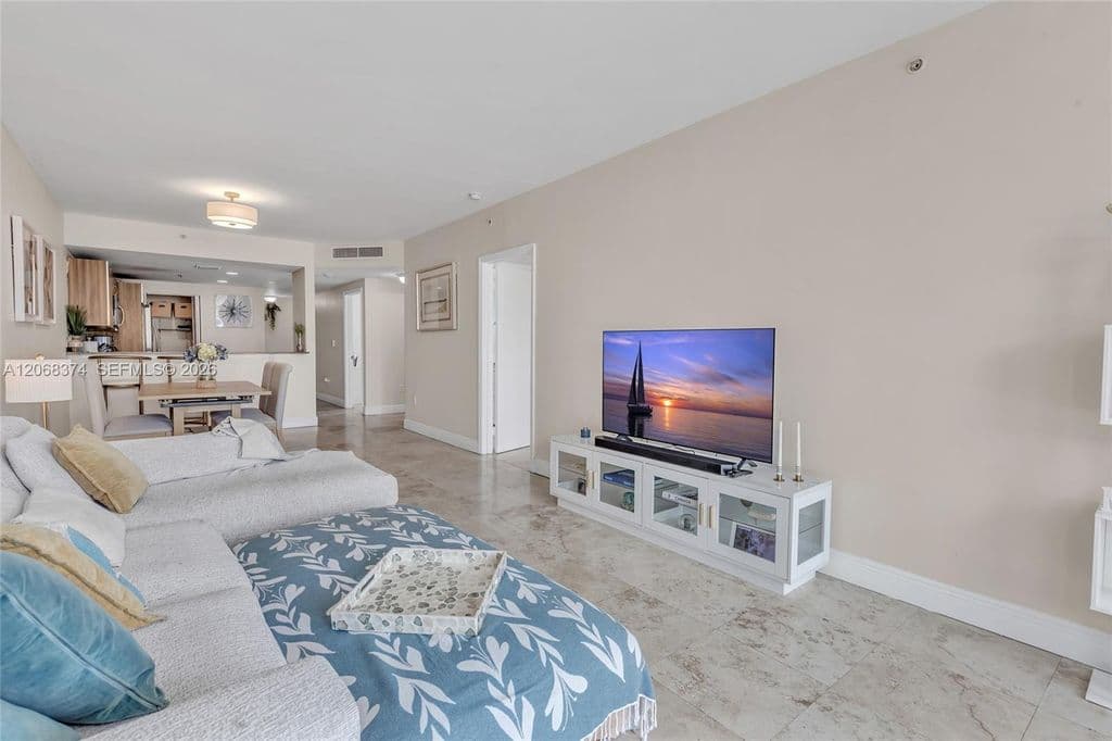 2+1 Condo — 6305 Indian Creek Dr APT 3G
