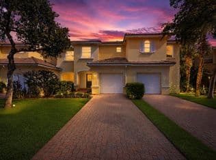 2-bedroom Townhouse — 13352 Georgian Court, Wellington, 33414