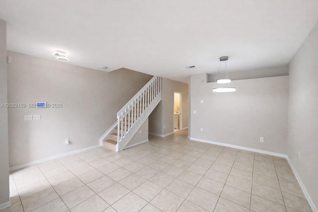3+1 Mülk — 2313 SE 24th Ave #2313