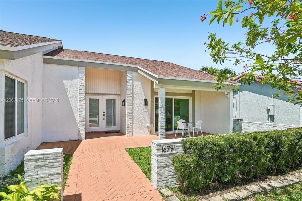 4+1 Müstakil ev — 16791 Royal Poinciana Dr