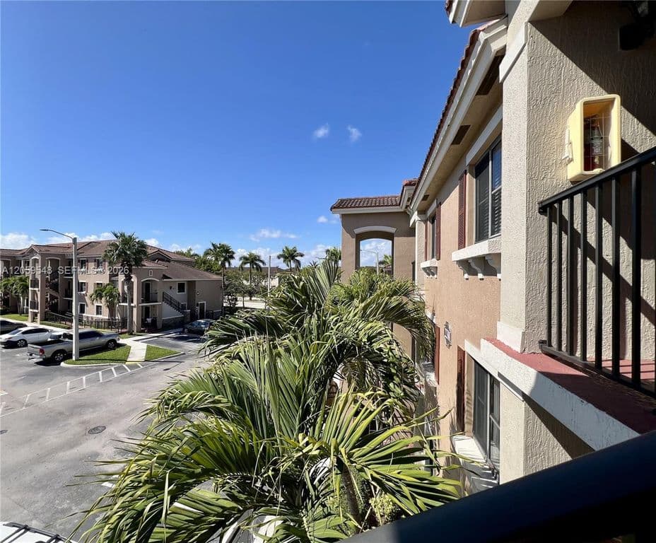 3-bedroom Condo — 22301 SW 88th Pl #3043