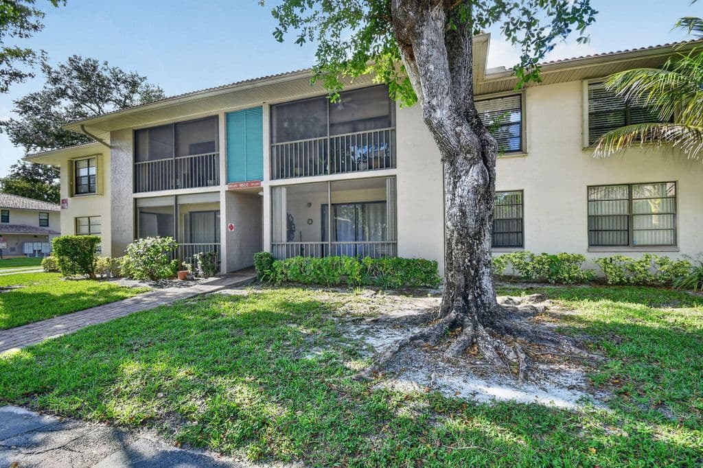 2+1 Condo — 9810 Pineapple Tree, Drive #103
