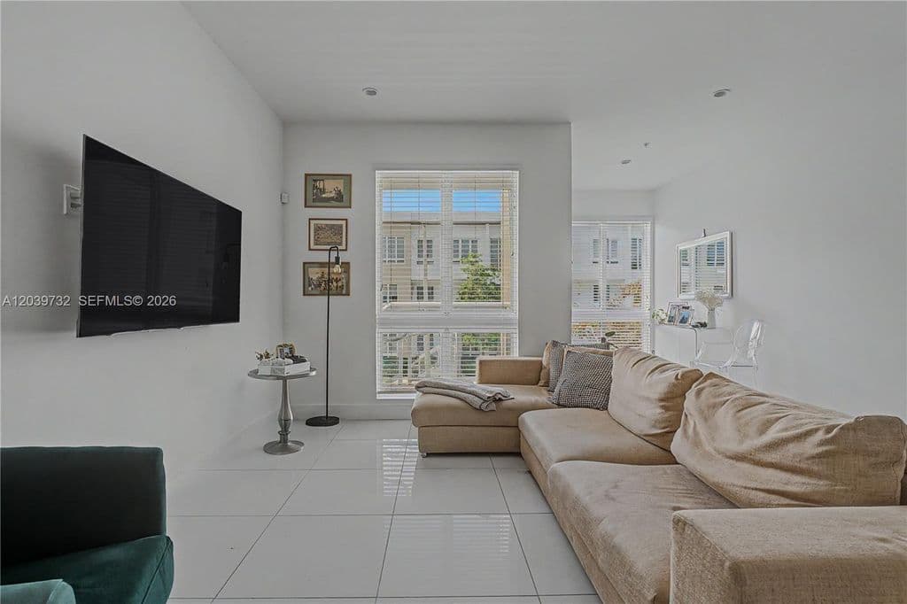 3-bedroom Property — 10260 NW 63rd Ter APT 213