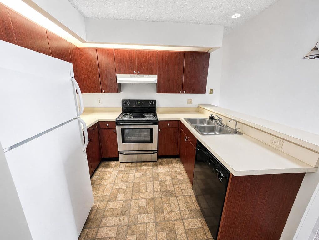 2-bedroom Property — 7111 Sportsmans Drive