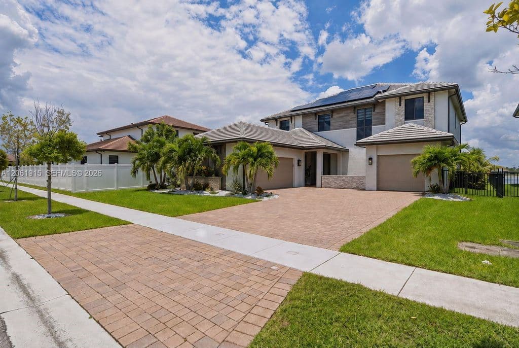 4+1 Müstakil ev — 17765 SW 45th St