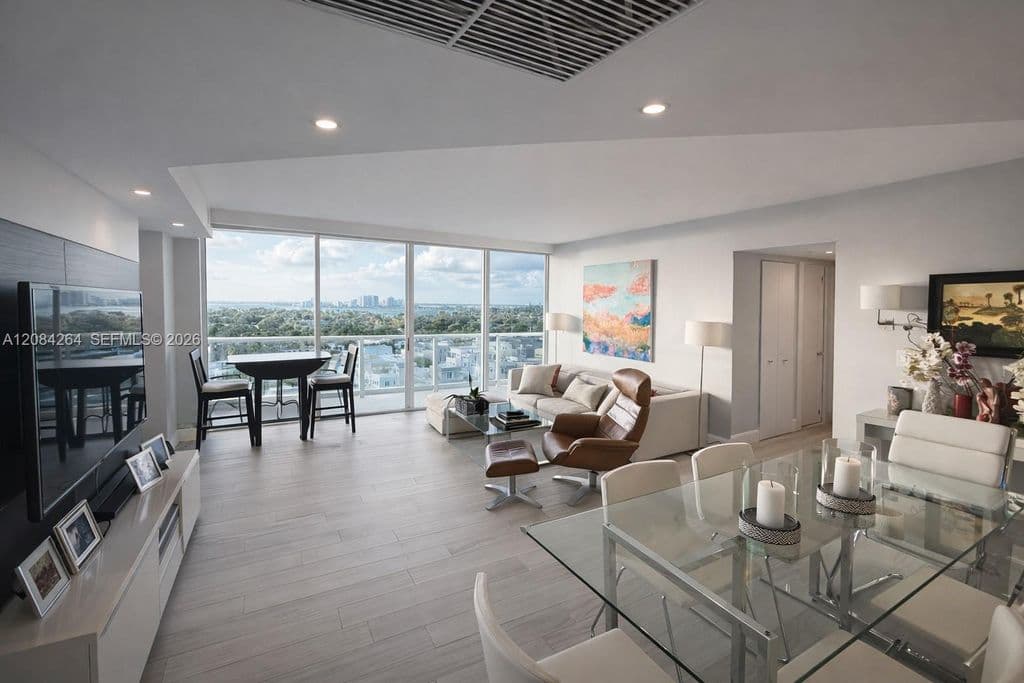 2+1 Condo — 5900 Collins Ave APT 1405