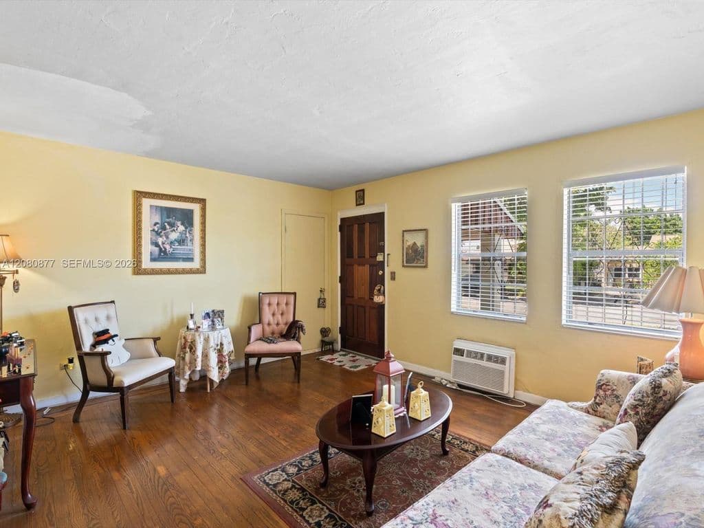 4-bedroom Single-Family Home — 1828 SW 18th St