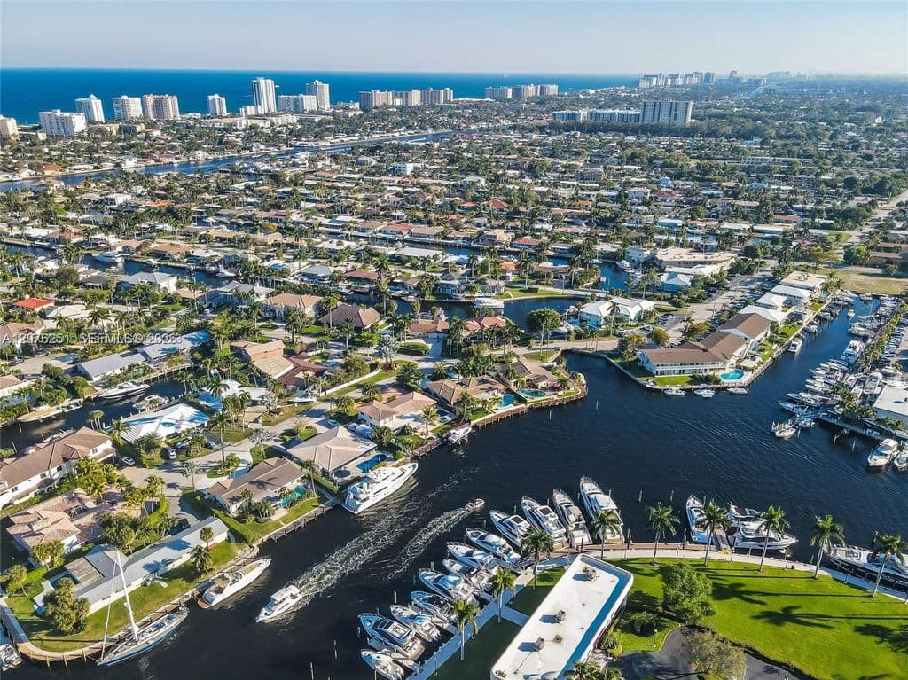 2+1 Condo — 740 S Federal Hwy APT 209