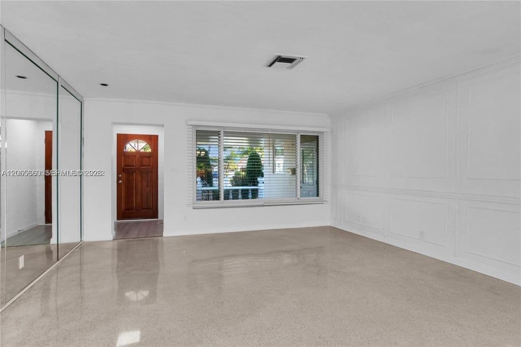3-bedroom Single-Family Home — 617 NE 2nd Pl