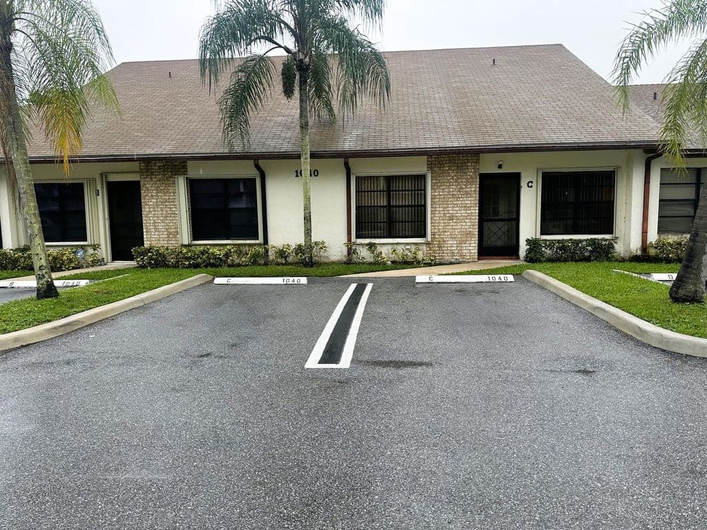 2-bedroom Single-Family Home — 1040 PARKSIDE GREEN Drive #C