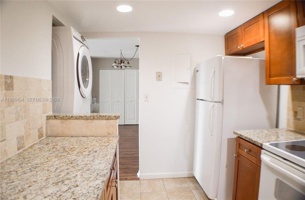 2-bedroom Condo — 733 SE 1st Way APT 206