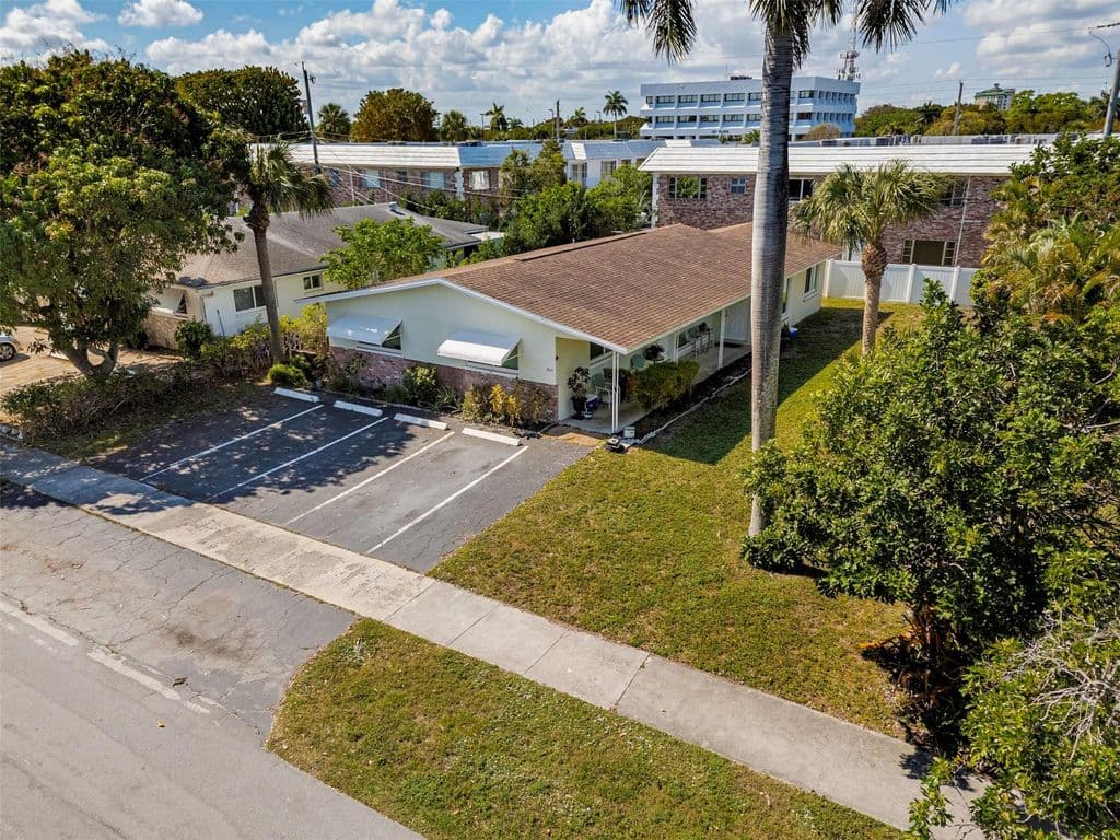 3-bedroom Property — 321 SE 1st Avenue