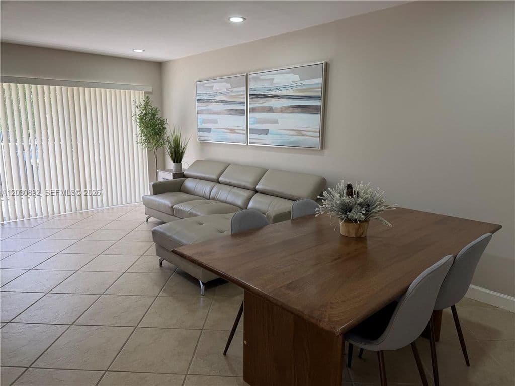 2+1 Condo — 4712 NW 114th Ave Unit 202