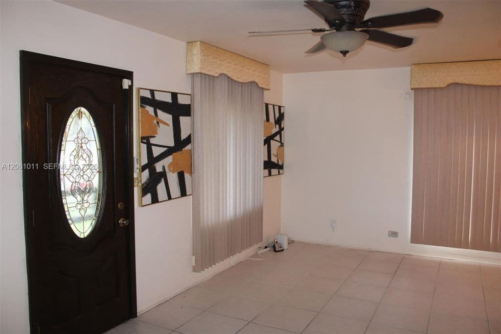 2+1 Müstakil ev — 665 NW 50th St