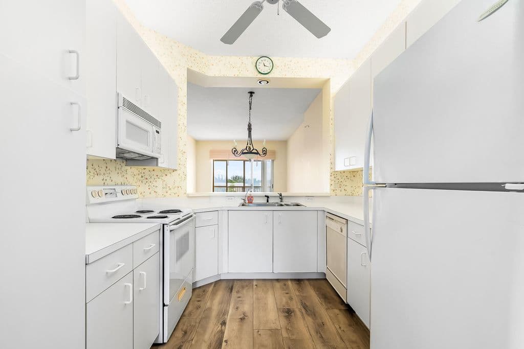 2+1 Condo — 7904 Trent Drive #410