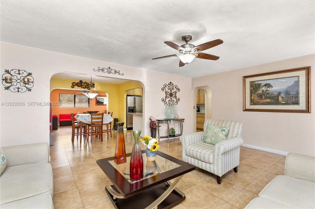 4+1 Müstakil ev — 321 NW 96th Ave