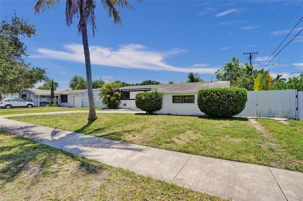3+1 Müstakil ev — 9910 Bahama Dr