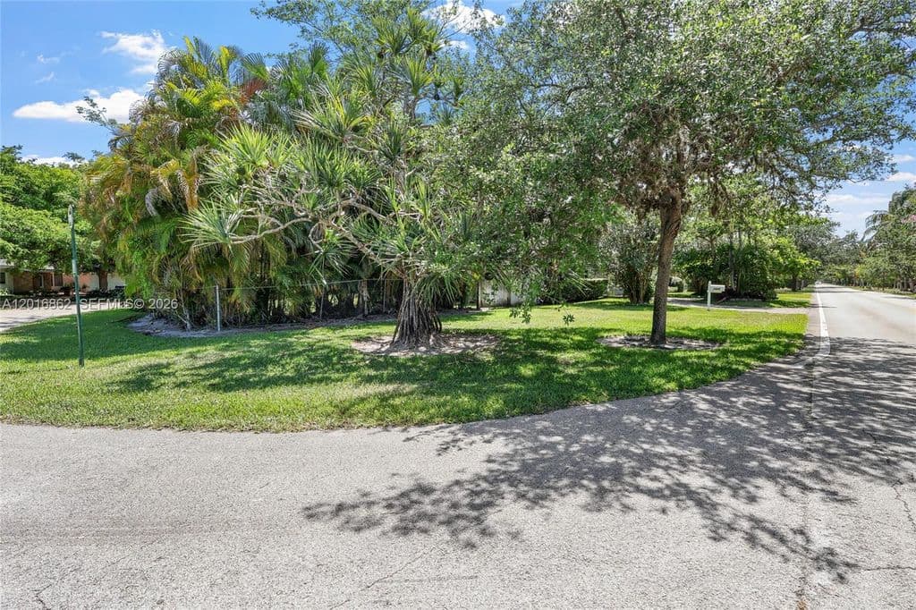 5-bedroom Single-Family Home — 7800 SW 132nd St