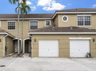 2+1 Townhouse — 12110 SW 2nd St, Hollywood, 33025
