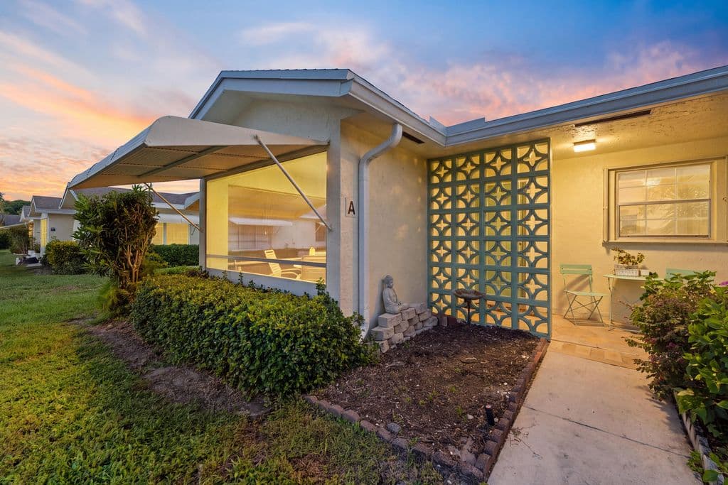 2-bedroom Condo — 5042 LAKEFRONT Boulevard #A