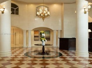 2-bedroom Condo — 20000 Country Club Dr #307, Aventura, 33180