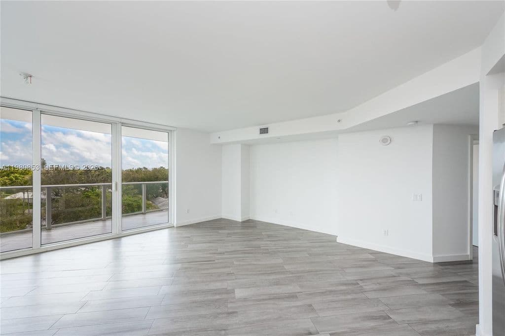2+1 Condo — 4250 Biscayne Blvd APT 502