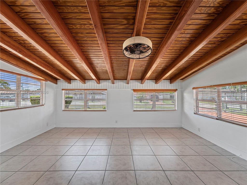 4+1 Müstakil ev — 8241 SW 12th Ter