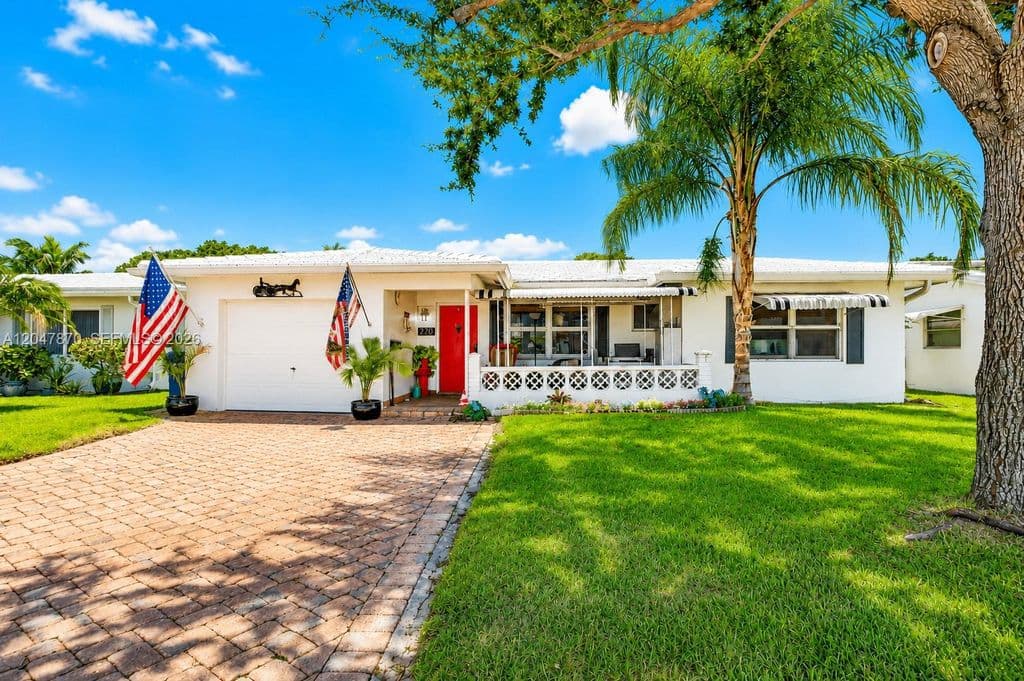 2-bedroom Single-Family Home — 220 S Golf Blvd