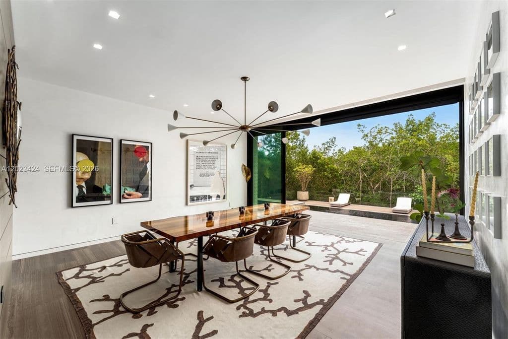 5-bedroom Single-Family Home — 132 Paloma Dr