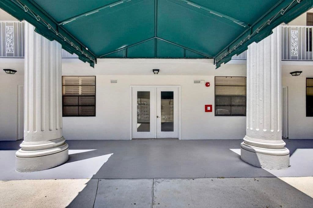 2+1 Condo — 3635 Whitehall Drive #302