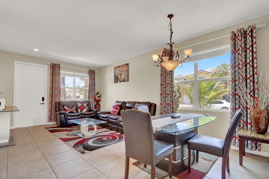 5-bedroom Single-Family Home — 4701 Foxtail Palm Court