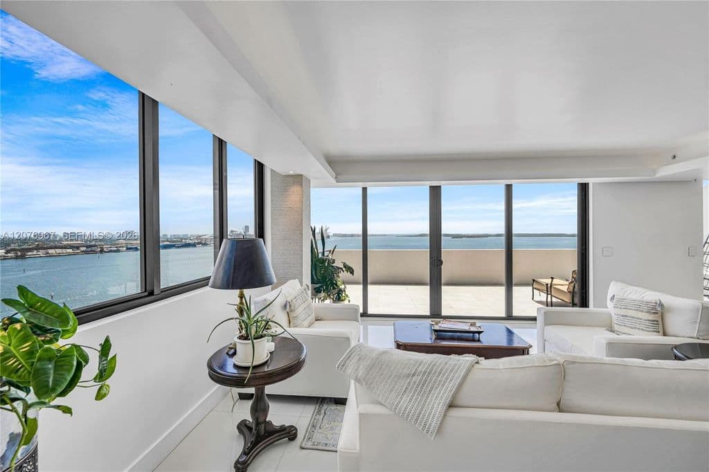 3-bedroom Property — 540 Brickell Key Dr APT 1820