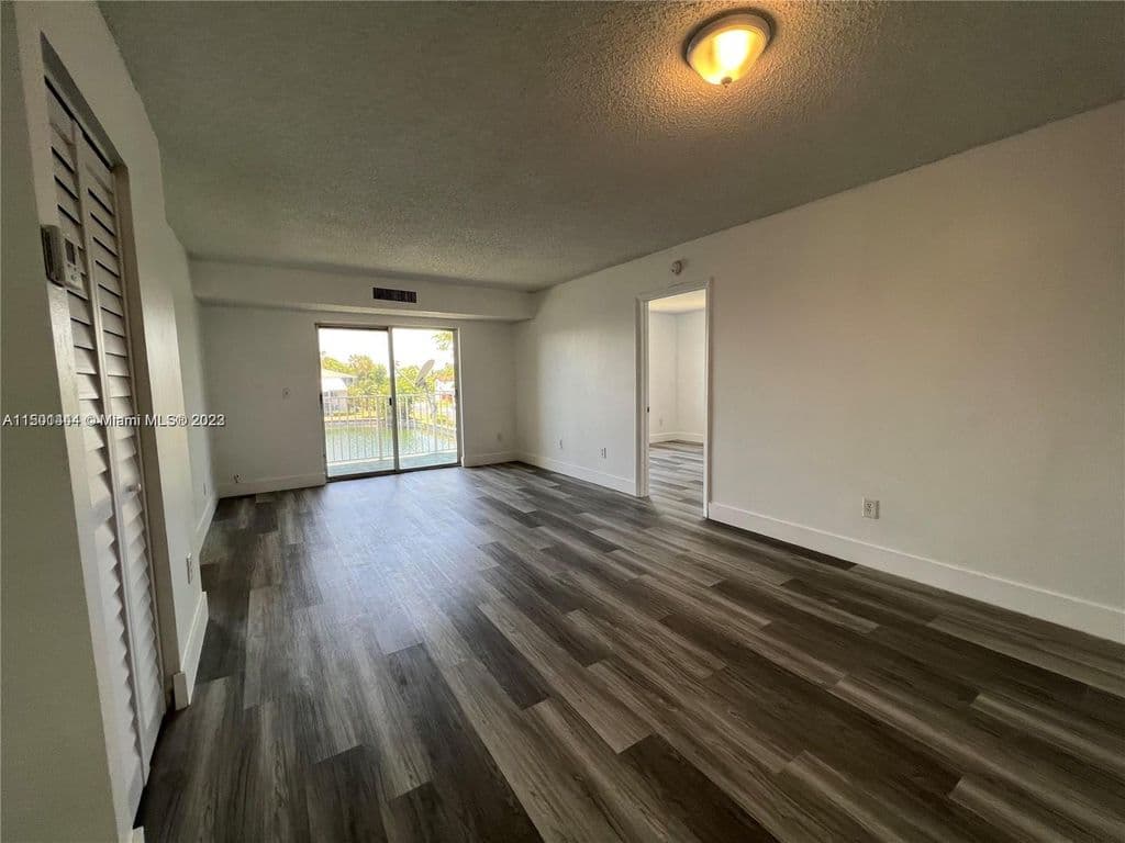 2+1 Condo — 8260 SW 210th St APT 220