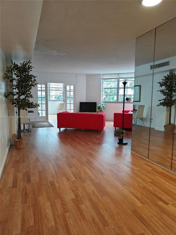 2+1 Condo — 825 Brickell Bay Dr APT 350