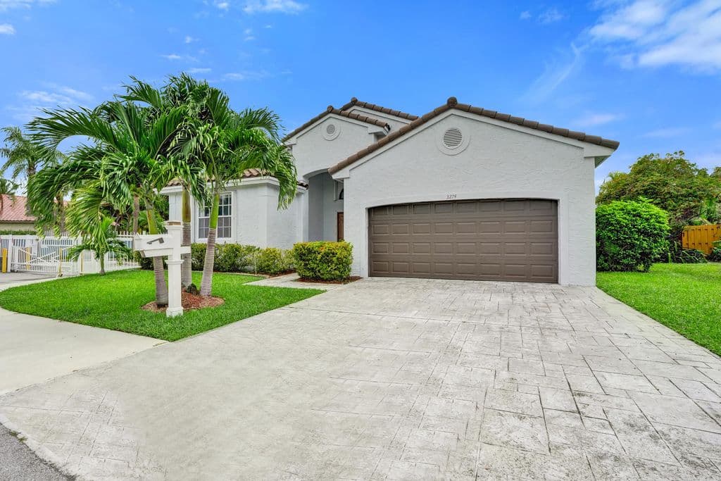 3+1 Müstakil ev — 3274 NW 22ND Avenue