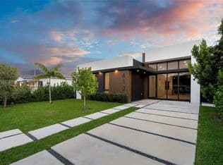 5+1 Müstakil ev — 412 NW 47th St, Miami, 33127