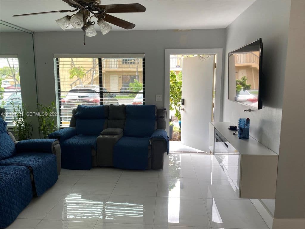2-bedroom Condo — 2570 W 67th Pl APT 12-2