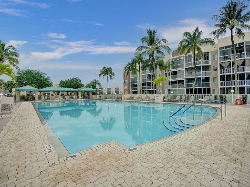 2-bedroom Condo — 7411 GRANVILLE Drive #106