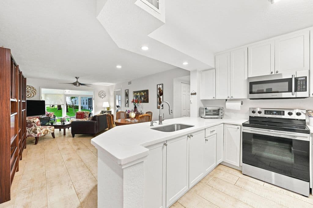 2-bedroom Condo — 10382 NW 24th Place #105