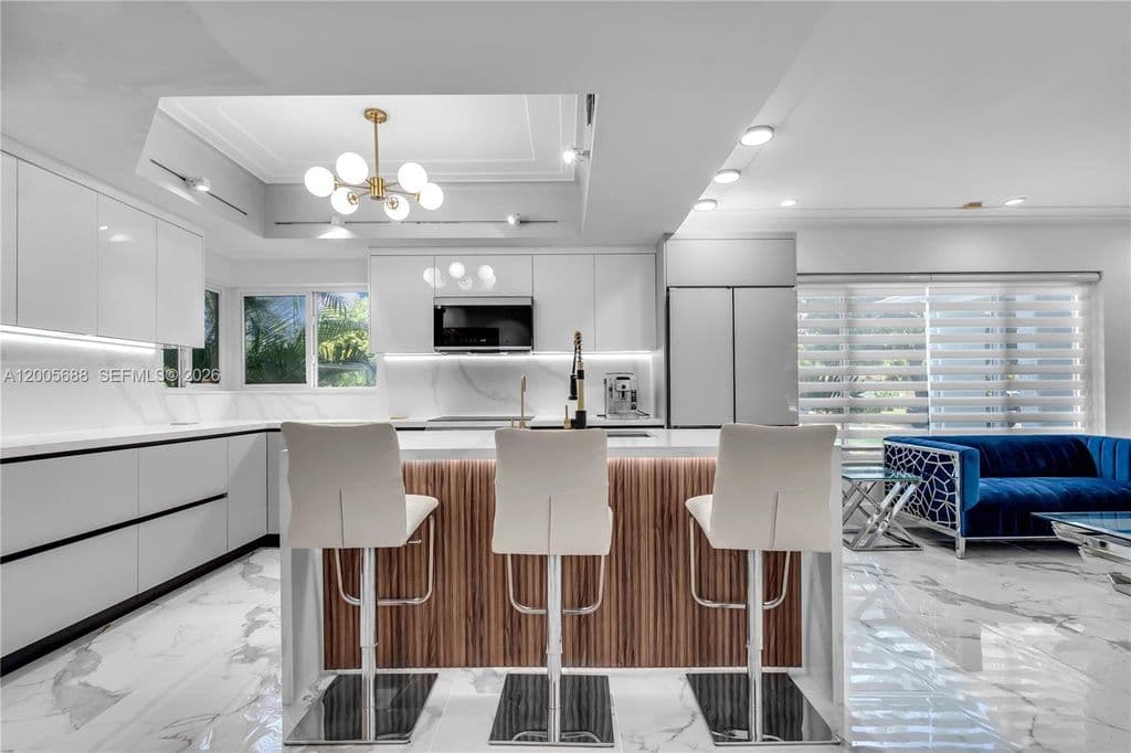 5+1 Müstakil ev — 170 NW 105th St